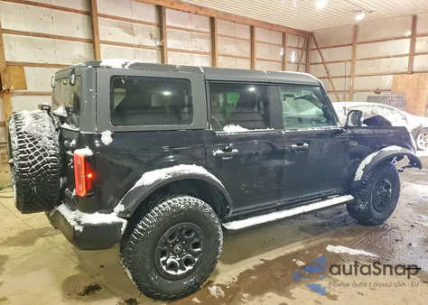 2022 Ford Bronco Base z USA, uszkodzony, nr VIN 1FMEE5DP0NLB06459